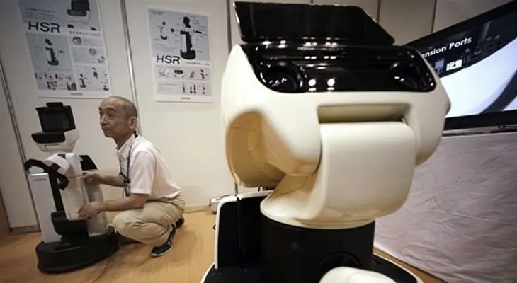 Toyota presenta un robot que recoge y ayuda a enfermos 