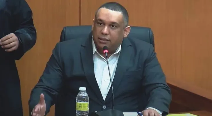 Jueza modifica arresto domiciliario a implicado en caso Coral por presentación periódica