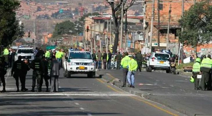 Un policía muerto y siete heridos en atentado en Colombia