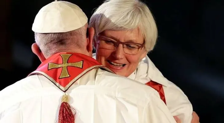 El Papa descartó que las mujeres puedan ser sacerdotes