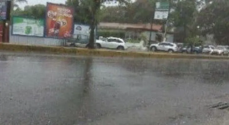 Aguacero continuarán este lunes
