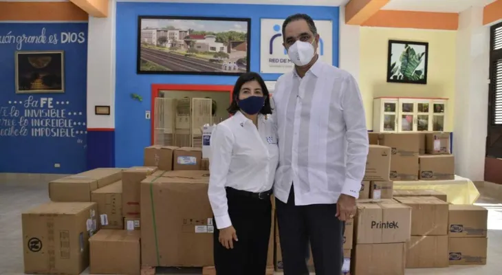 Donan medicamentos y materiales odontológicos a la Fundación Red de Misericordia