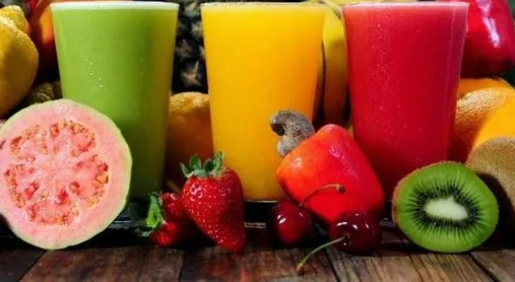 Clínica Mayo: El jugo de fruta: ¿es bueno o malo?