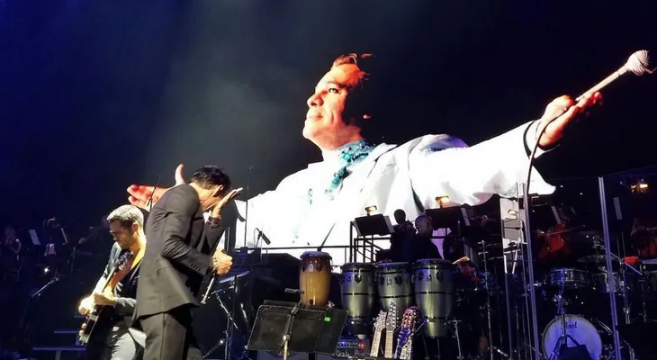 Marc Anthony llora al rendir tributo a Juan Gabriel
