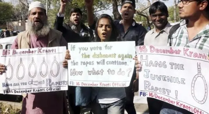 Video: Violan y ahorcan dos adolescentes en la India  
