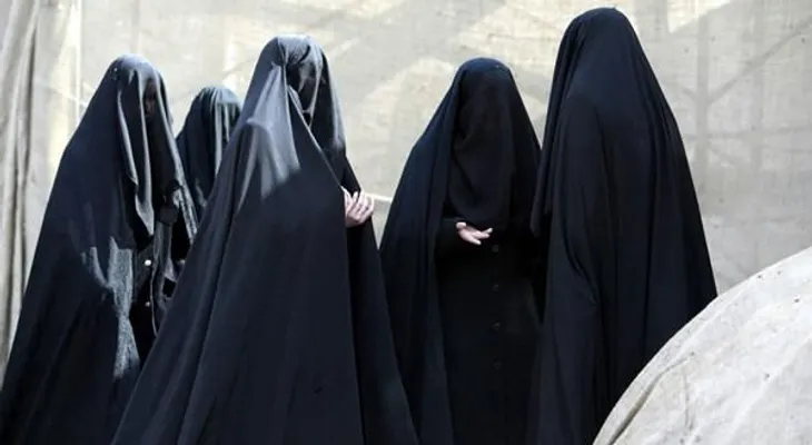 La insólita medida sobre el burka que el Estado Islámico tomó por miedo