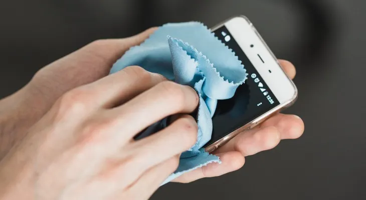 Cómo limpiar el celular para evitar enfermedades como el coronavirus?