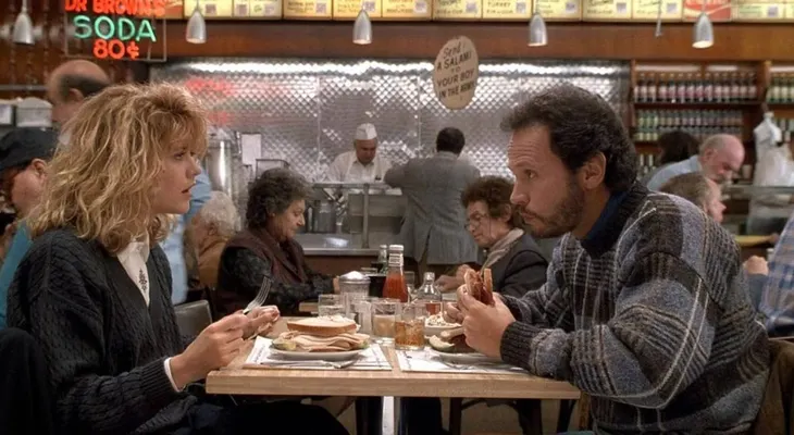 Billy Crystal revela cómo nacieron tres escenas icónicas de Cuando Harry conoció a Sally