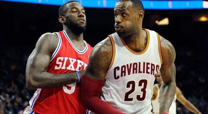 Cavs vencen a Sixers; LeBron realiza hazaña