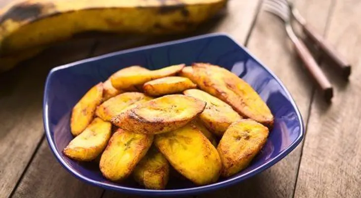 Mujer comió sólo plátanos por 12 días y esto sucedió