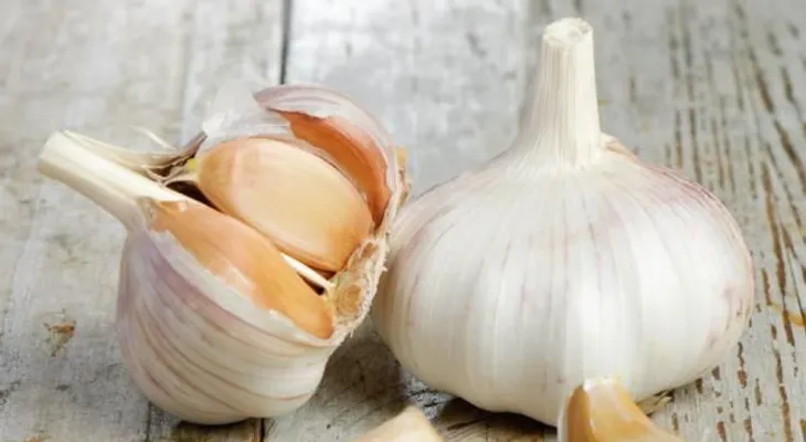 Las increíbles propiedades del té de ajo; cómo prepararlo