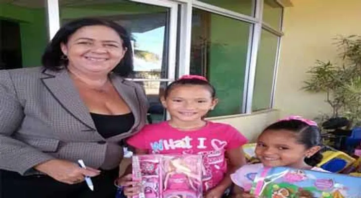 Movimiento entrega Juguetes con motivo al Día de los Santos Reyes