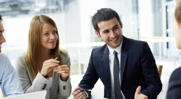 El truco de dos segundos que debes hacer en tu trabajo para ser un líder