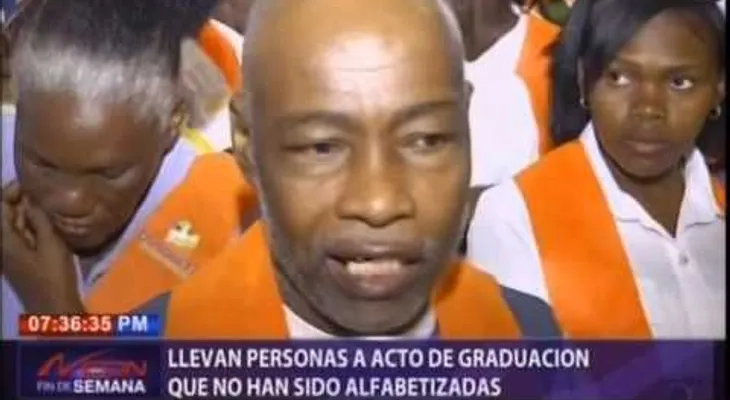 Roberto Salcedo engaña con graduación de personas que no recibieron clase (VIDEO)