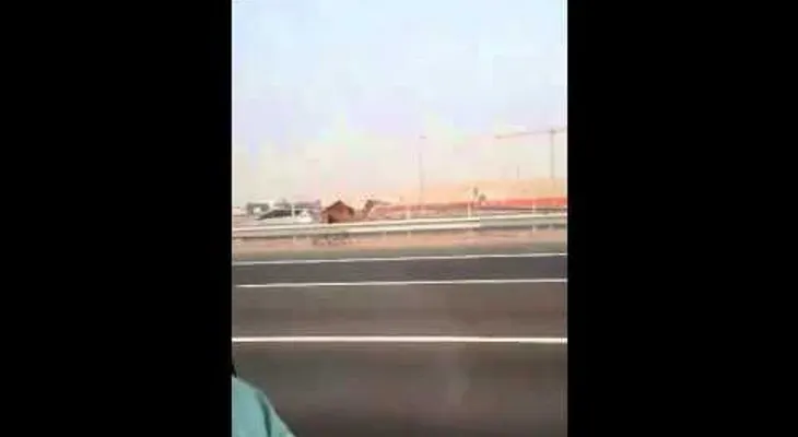 Video: árabe que persigue descalzo a su camello desata la risa en Internet