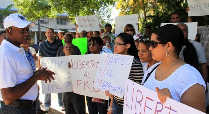 Perredeistas de Puerto Rico protestaron por presencia de Miguel Vargas