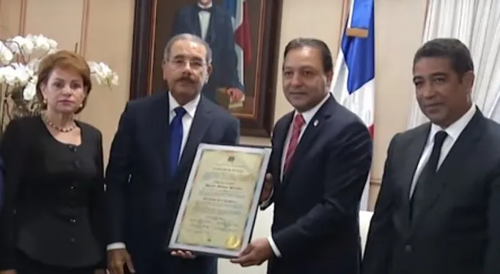 Legisladores entregan a Medina certificación lo ratifica como presidente electo