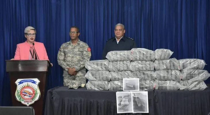 Autoridades se incautan de 105 paquetes de droga en la costa de Cumayasa