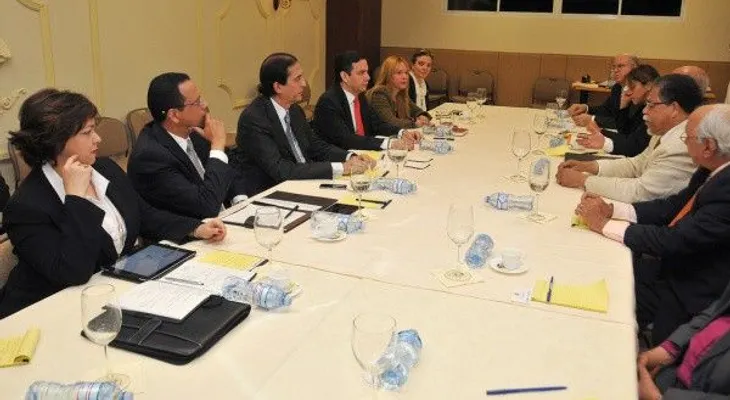 Ministerio de Educación y Aduanas estrenan veedurías