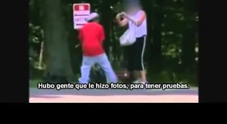 Reacciones cuando roban bici a un chico blanco, a uno negro y a chica guapa (Video)