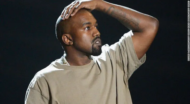 Kanye West desata una tormenta en redes sociales por un tuit sobre Bill Cosby