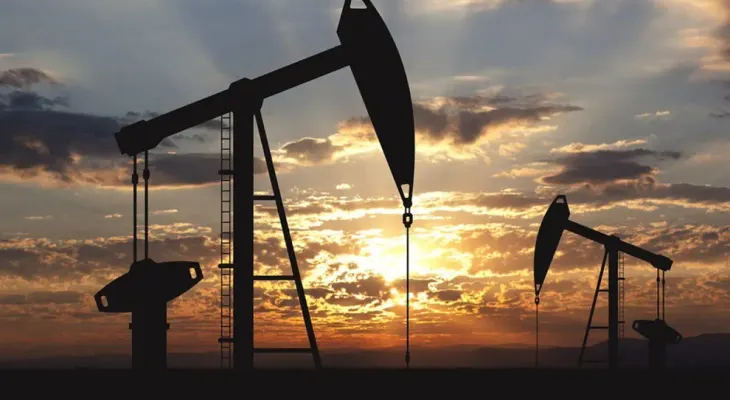 El petróleo WTI sube 5% y cierra en 82,13 dólares por dudas sobre reapertura de Ormuz