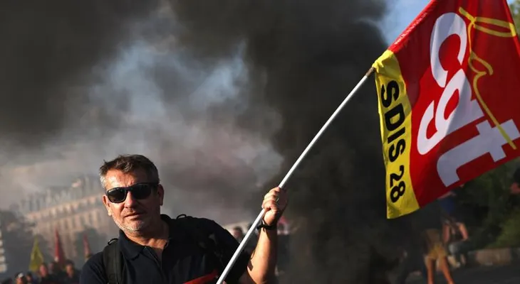 Francia: protestas masivas y disturbios estudiantiles elevan la tensión social