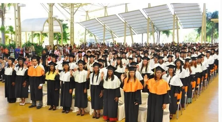 UASD inviste en Higüey 238 nuevo profesionales 