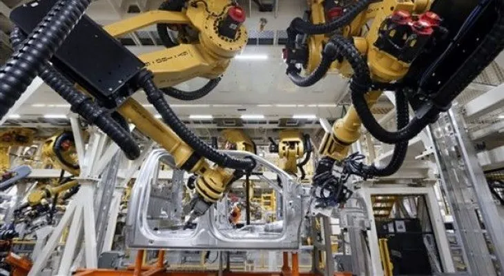 Robots reemplazan a trabajadores a un ritmo mayor 