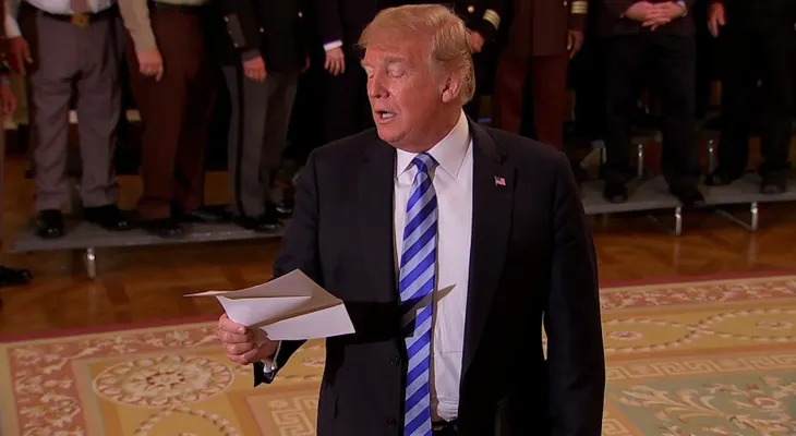 Un funcionario anónimo del gobierno de EE.UU. critica a Trump en una columna del NYT 