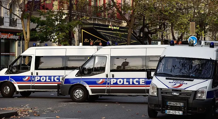 Hollande culpa a ISIS de los ataques en París