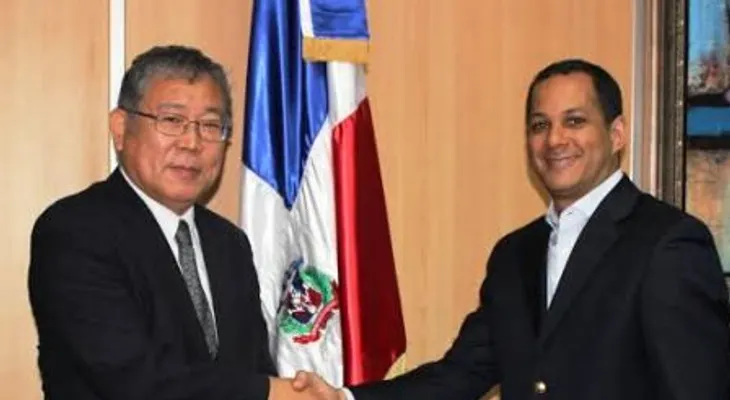 Embajador de Japón visita al ministro de la Juventud de RD