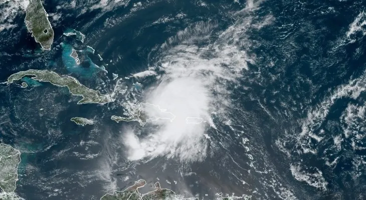 Isaías descarga fuertes lluvias en República Dominicana y podría convertirse en huracán