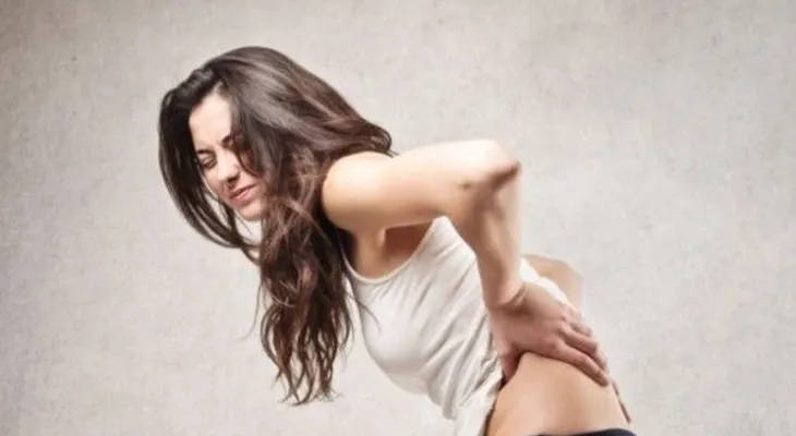 Dolor lumbar prolongado puede ser síntoma de Espondilitis Anquilosante