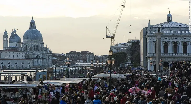 Venecia, la ciudad que lucha por salvarse de su popularidad... y de tantos turistas