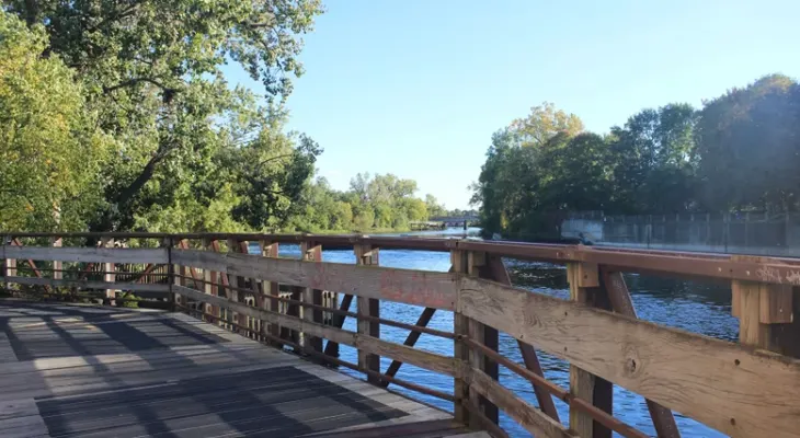 Cinco muertes violentas en el Lansing River Trail de Michigan desatan temores de un asesino en serie
