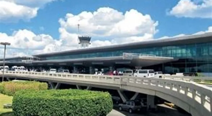 Decomisan cien mil euros a una dominicana que llegó desde España por el AILA