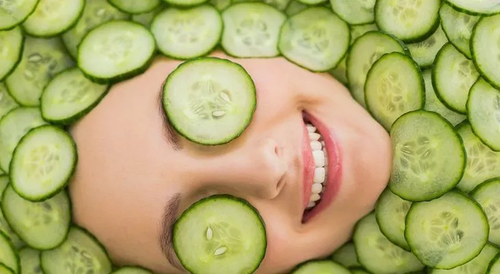 Por qué no lo habían dicho: 10 razones para colocar pepinos en los ojos