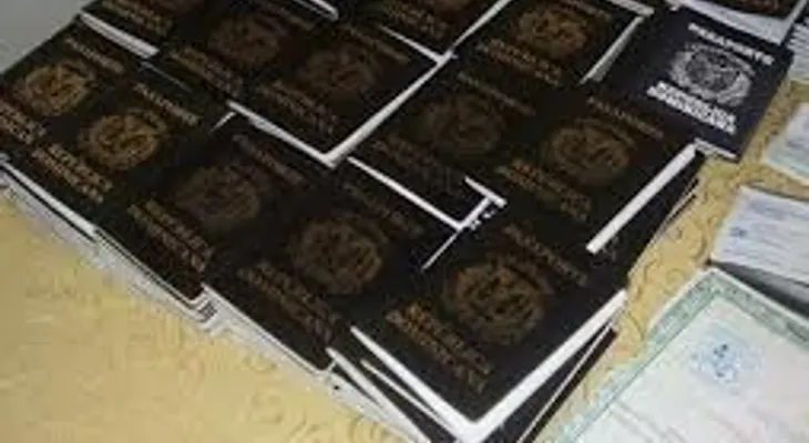 Desmantelan consulado clandestino en Santiago