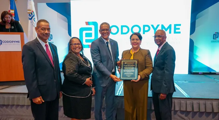 CODOPYME reconoce trayectoria y aportes de Maira Morla Pineda al desarrollo de las MIPYMES
