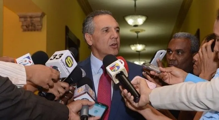 Peralta afirma que el  PLD no usará mayoría para avasallar
