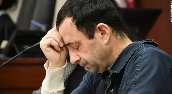 Juez sentencia a exmédico del equipo de gimnasia Larry Nassar a 175 años por casos de abuso sexual