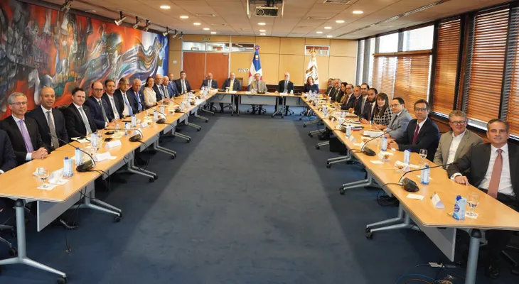 Valdez Albizu, Magín Díaz y Alejandro Fernández se reúnen con los presidentes del sector financiero para pasar revista a la economía nacional