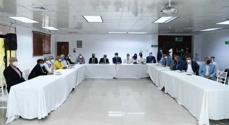 Sector salud se pone de acuerdo para vacunar a niños mayores de 5 años contra COVID-19