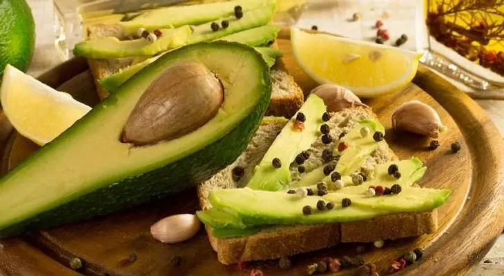 10 razones para no dejar de comer aguacate