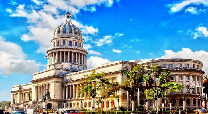 Cuba coopera con EE.UU. para apagar incendio en "ilegal" base en Guantánamo