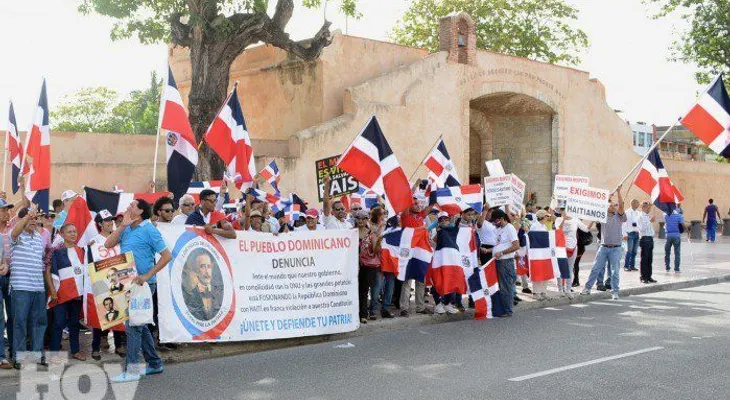 Exigen en concentración deportación de haitianos ilegales