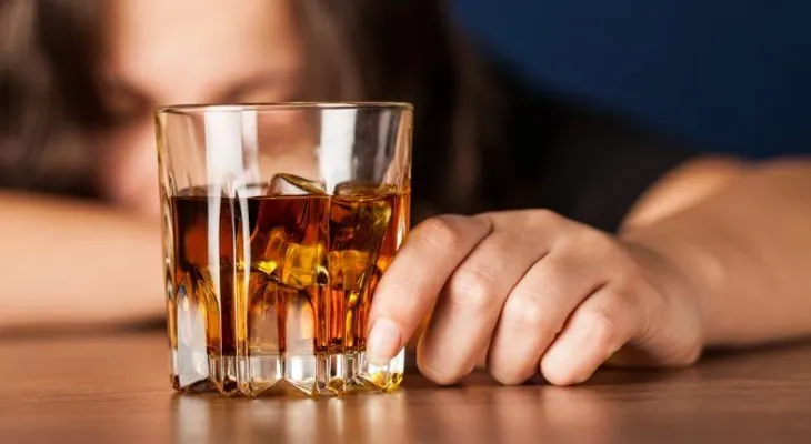Consumo de alcohol puede ser controlado con medicamentos, señala estudio