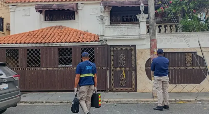 Investigan escena del crimen en casa de Julián Oro Duro: hallan ropa tirada, sangre y tierra sobre el cuerpo de su esposa