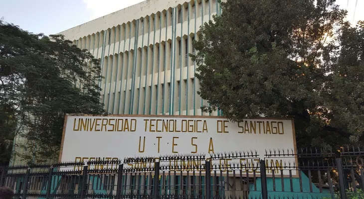 UTESA suspende profesor que aparece desnudo en una foto que se ha viralizado 